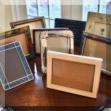 D09. Picture frames. 